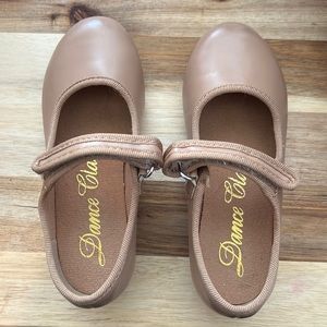 Dance Class Maryjane Tap shoes: toddler size 9
